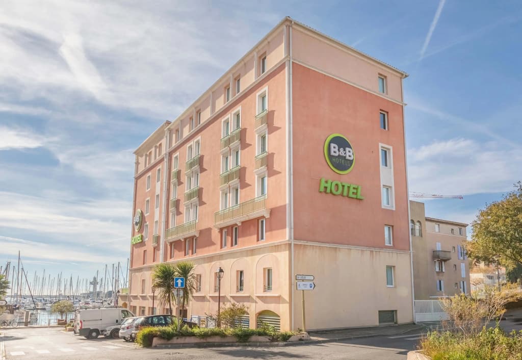 B&B HOTEL Martigues Port-de-Bouc - Photo 1
