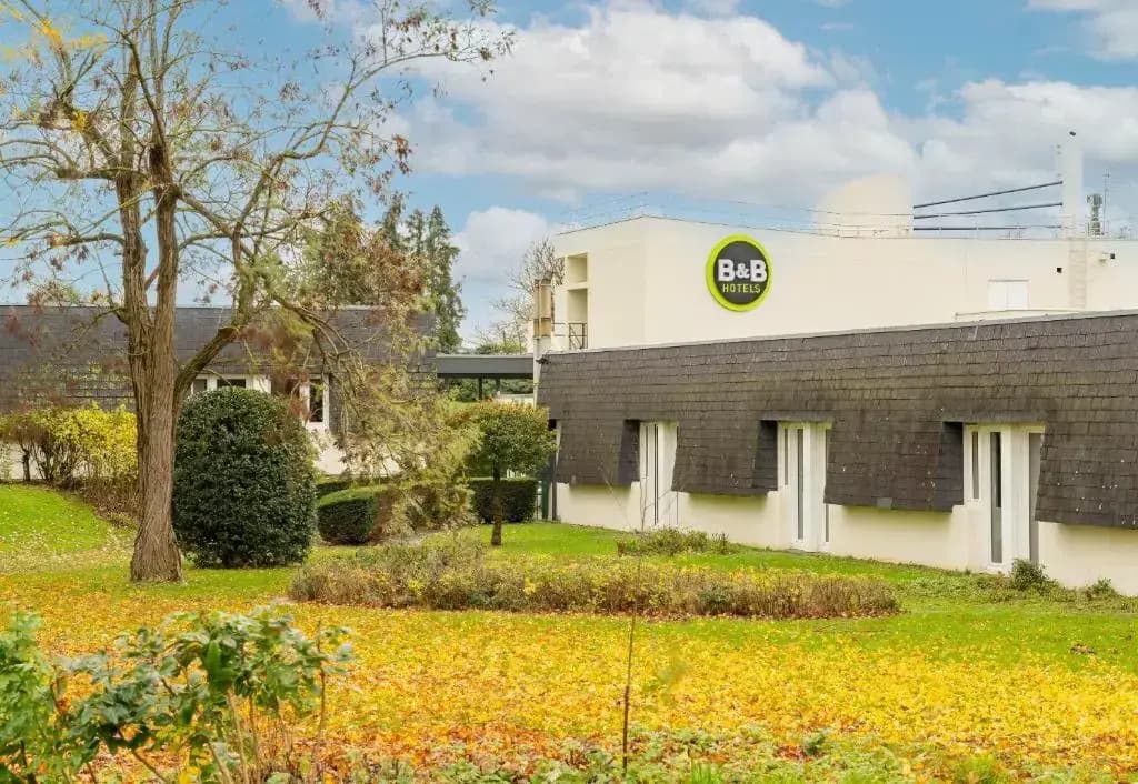 B&B HOTEL Valenciennes Sud - Photo 1