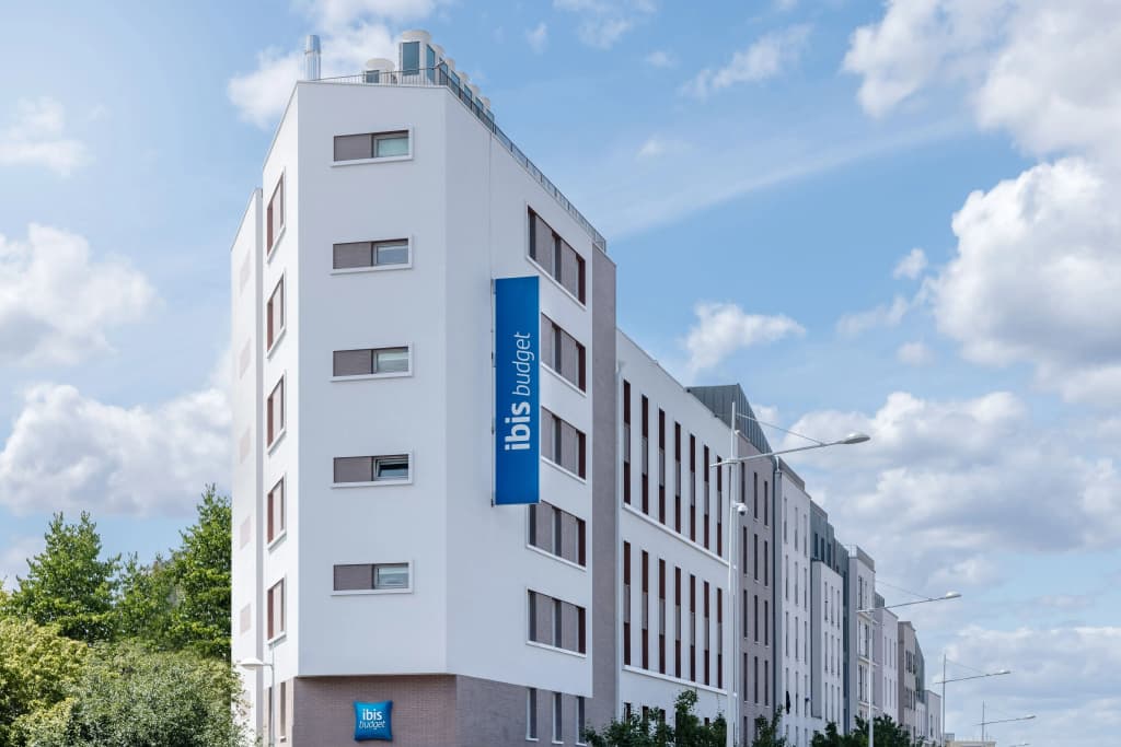 ibis budget Nanterre La Défense - Photo 1