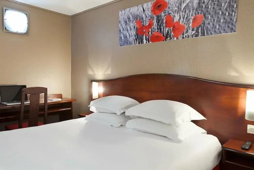 Arras Hotel - Photo 2