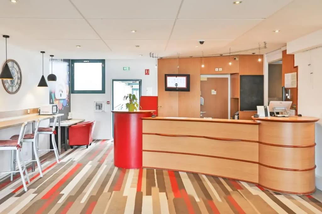 B&B HOTEL Les Sables-d'Olonne Centre Gare - Photo 2