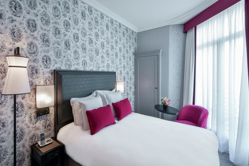 Maison Astor Paris, Curio Collection by Hilton - Miniature 8
