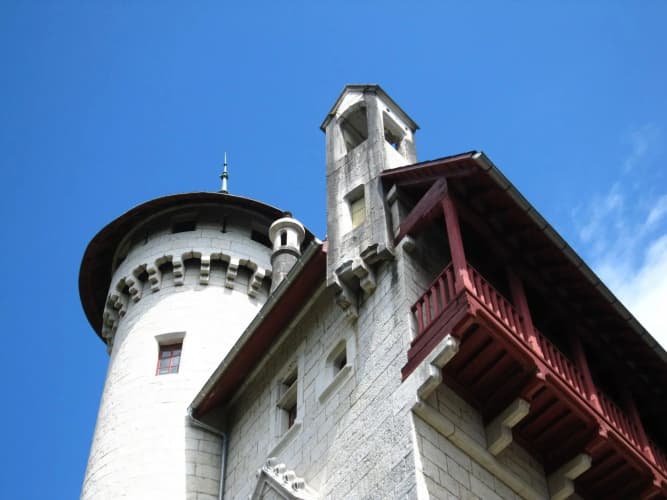Charming Castle in Serrieres-en-chautagn With Pool