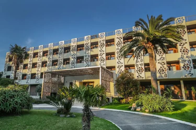 Hotel Restaurant San Lucianu