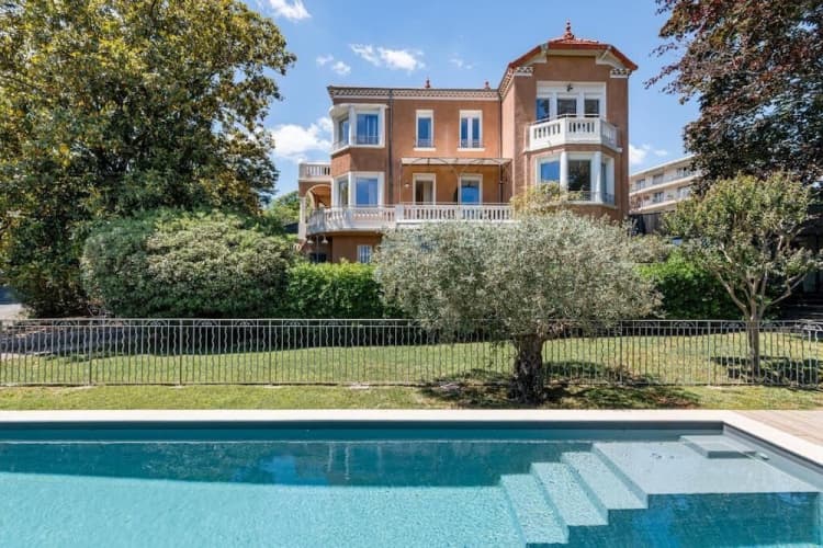 Villa Elisa. M
