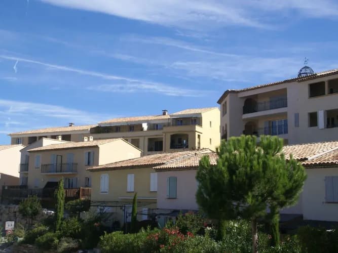 Charming Apartment in Mallemort with Swimming Pool