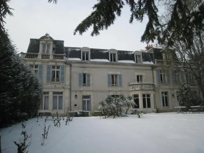 Logis Hôtel Les Maréchaux