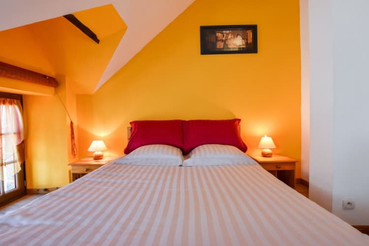 Cozy Garden Villa in Bonnemain
