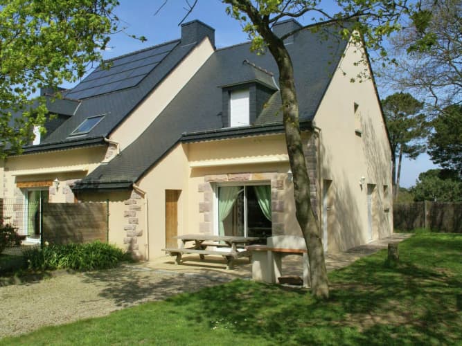 Comfortable holiday home in Brittany near the sea