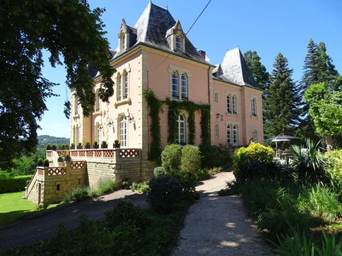 Vineyards and Valleys: A French Hide-in
