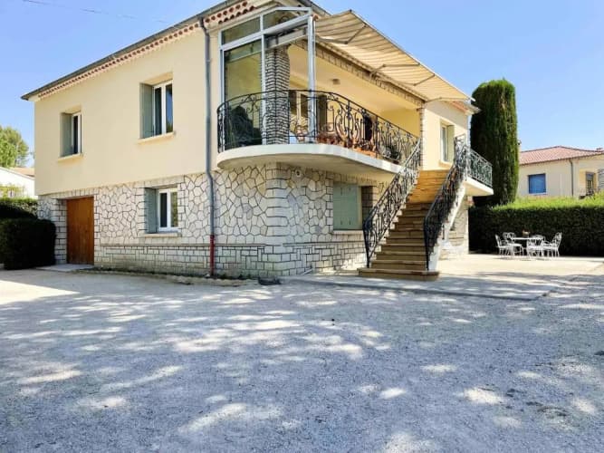 Villa de 5 chambres avec piscine privee jardin clos et wifi a Sablet