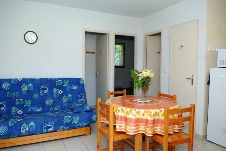 Maison de 2 chambres avec piscine partagee terrasse amenagee et wifi a Estang