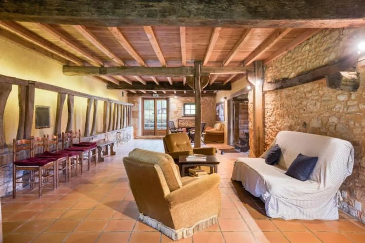 Maison de 4 chambres avec terrasse amenagee et wifi a Gavaudun