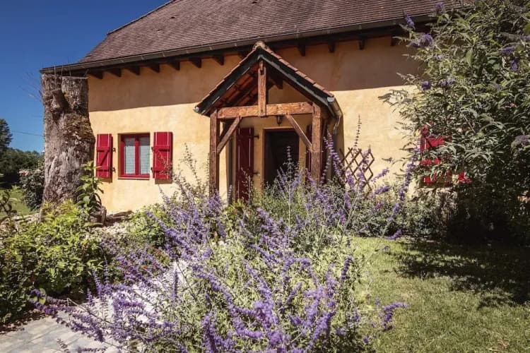 Appealing Apartment in Vezac With Swimming Pool