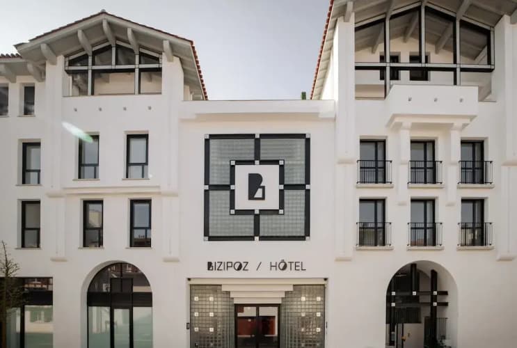 Bizipoz Hotel