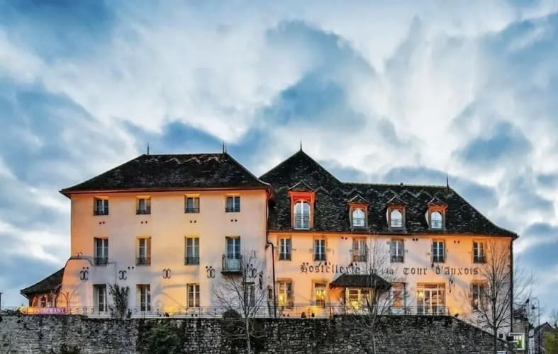 Hostellerie De La Tour D Auxois