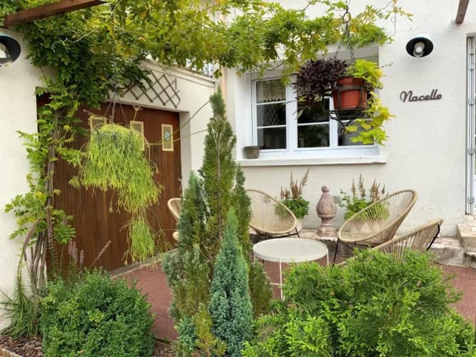 Guest House "Près des Montgolfières"
