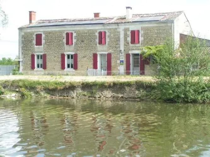 Chambres d'Hôtes Au Bord de Sèvre