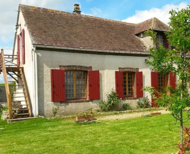 La Longère aux Volets Rouges