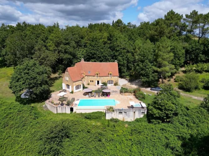 Luxury Secluded Chateau With Pool and hot tub
