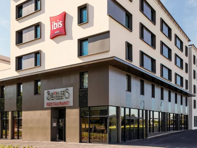 ibis Saint Quentin En Yvelines Velodrome