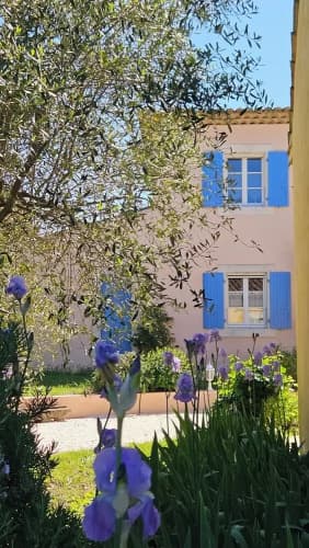 Maison d'hôtes La Ramade, 5 chambres et table d'hôtes en Provence (12 pers)