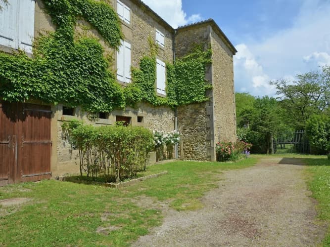 Quaint Villa in Chalabre with Swimming Pool