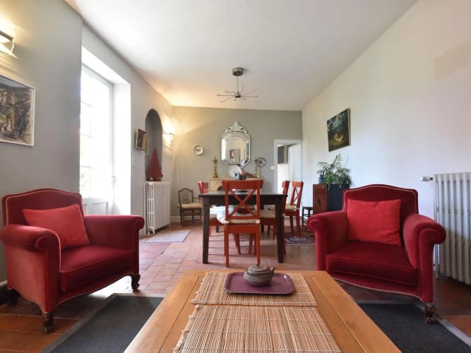 Charming Escape, Yevre-la-ville