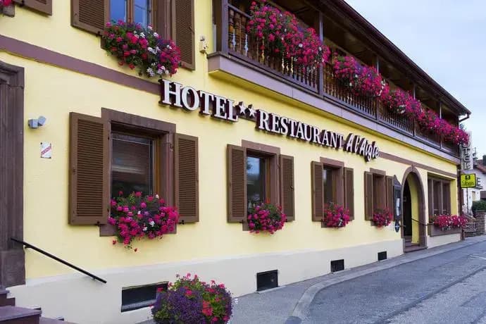 Hôtel-Restaurant A l'Aigle - Photo 1