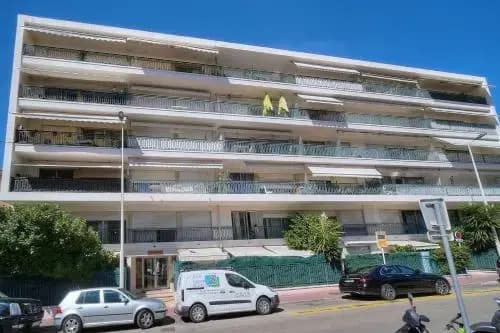 Renovated apartment with terrace - Photo 1