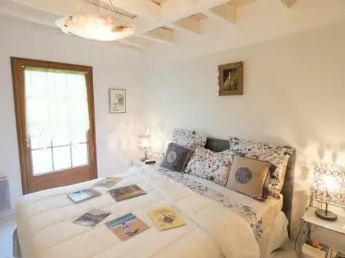 House Perron 1 - Photo 1