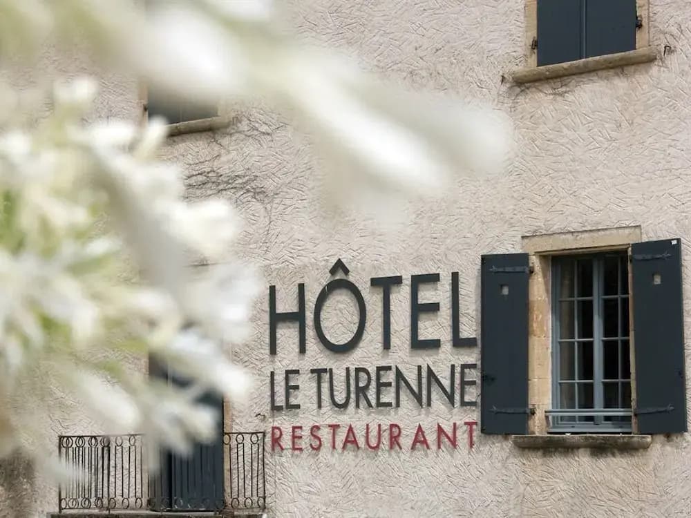 Hôtel Le Turenne - Photo 1