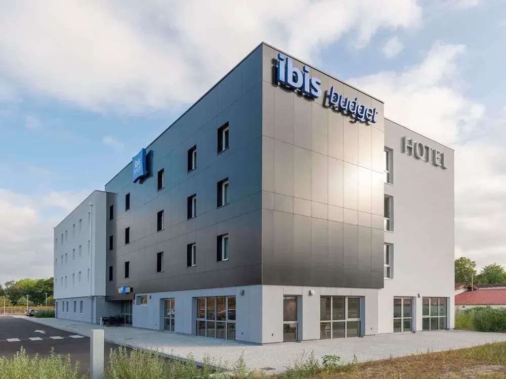 Ibis Budget Mont De Marsan - Photo 1