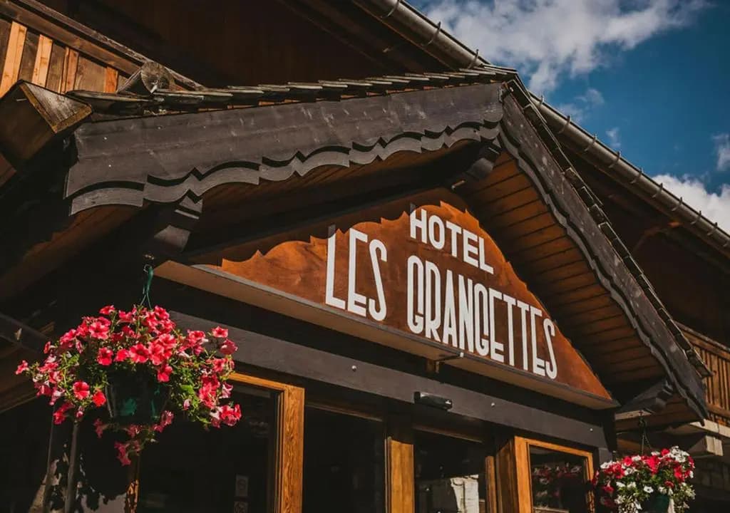 Hôtel Les Grangettes - Photo 1