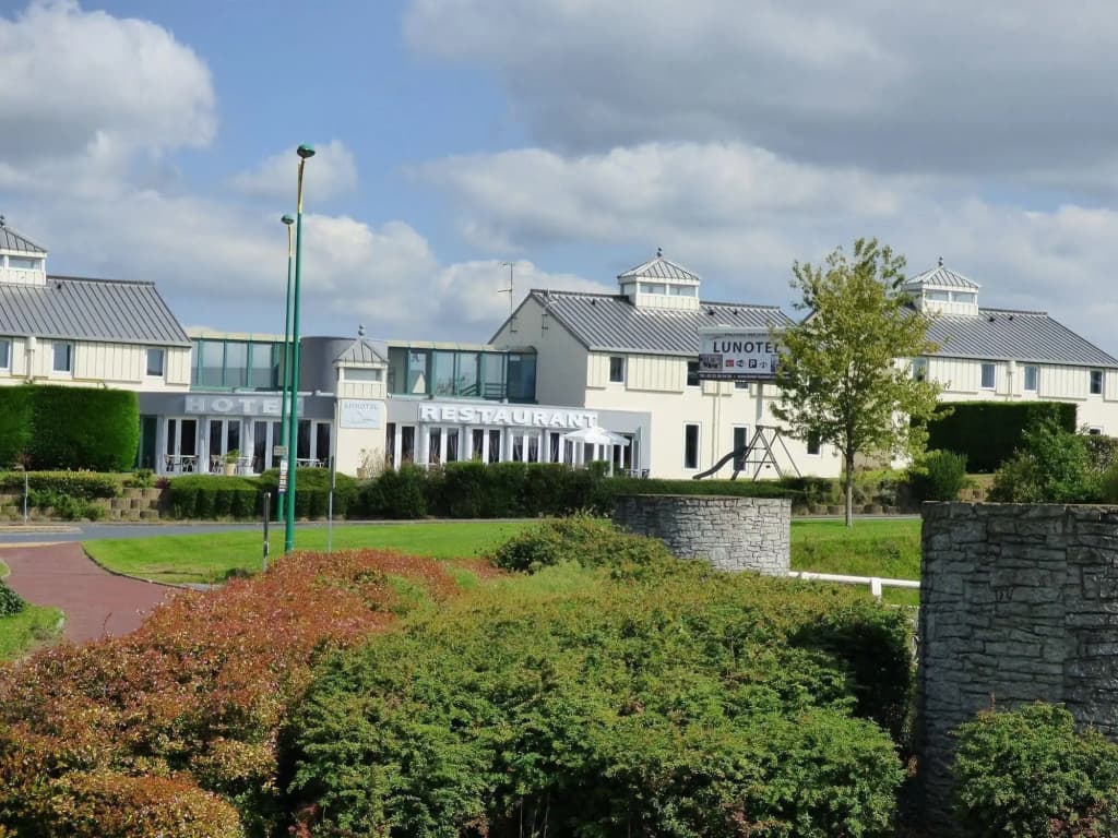 Hôtel Le Pavillon de Saint-Lô - Photo 1