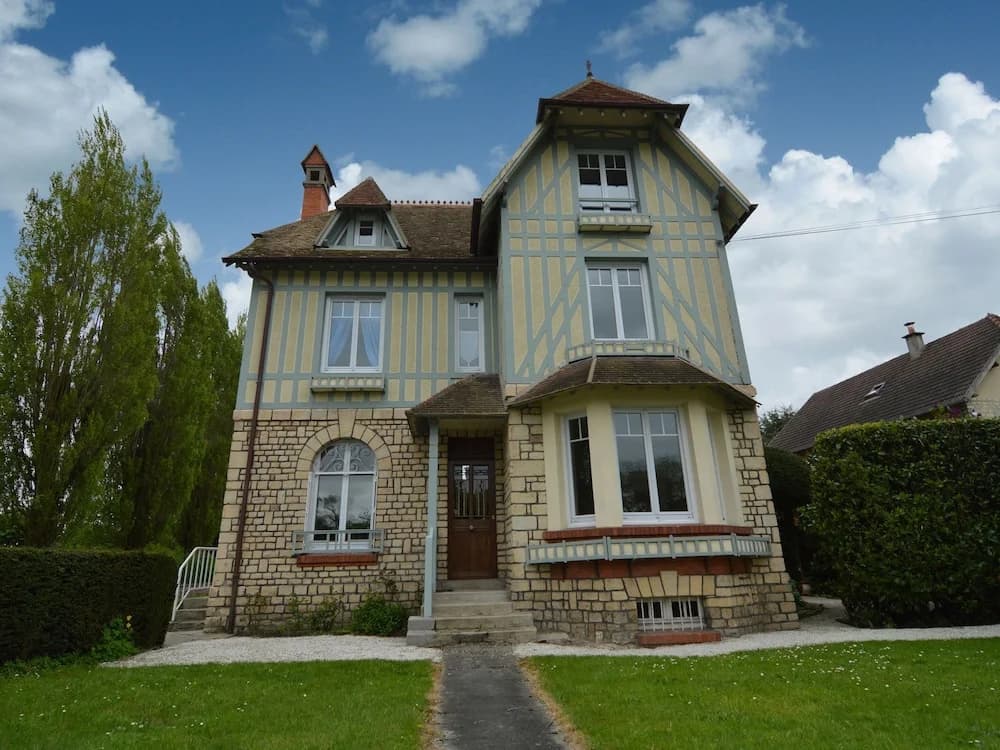Lovely Child-friendly Villa in Bayeux - Photo 1