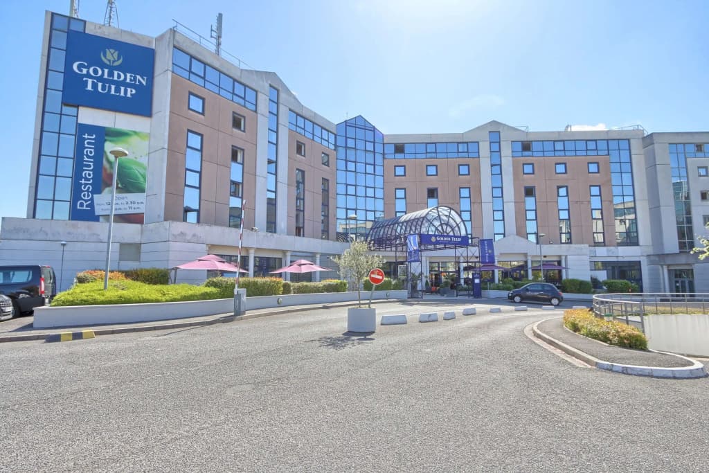 Golden Tulip CDG Airport Roissy - Photo 1