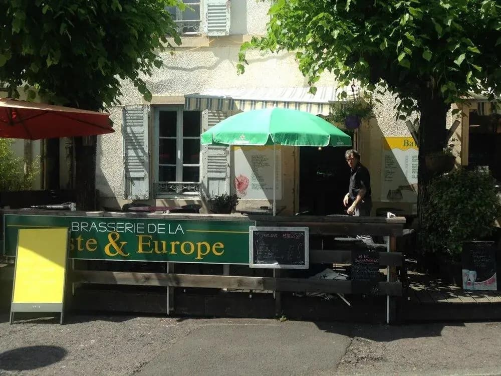 The Hotel De La Poste Et Europe - Photo 1
