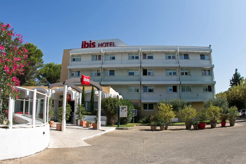 ibis Nimes Ouest - Photo 1