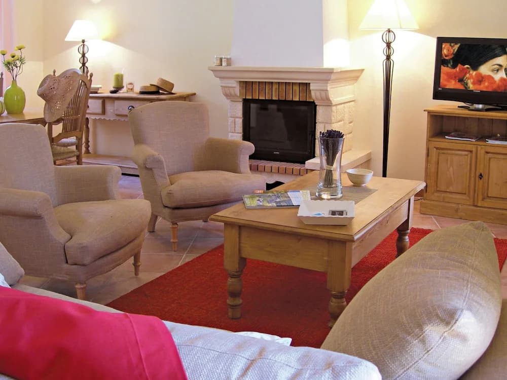 Semi-detached villa with dishwasher, close to the village - Photo 1