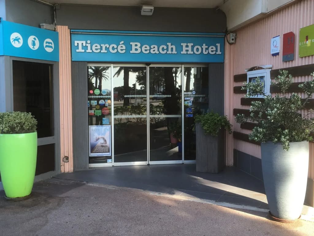 Tiercé Hotel - Photo 1