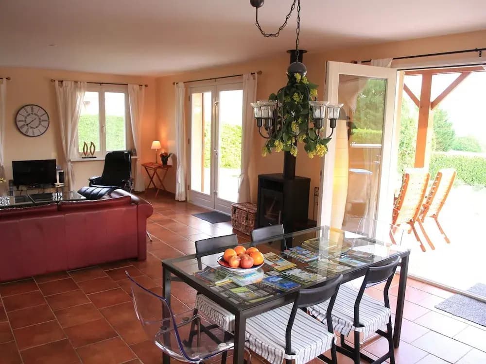 Spaciosu Holiday Home in Sadillac with Swimming Pool - Photo 1