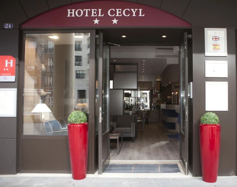 Hotel Cecyl Reims Centre - Photo 1