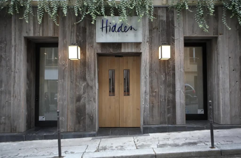 Hidden Hotel - Photo 1