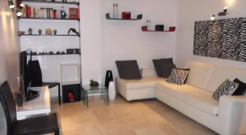 Velasquez Two Bedroom Apartment - Photo 1