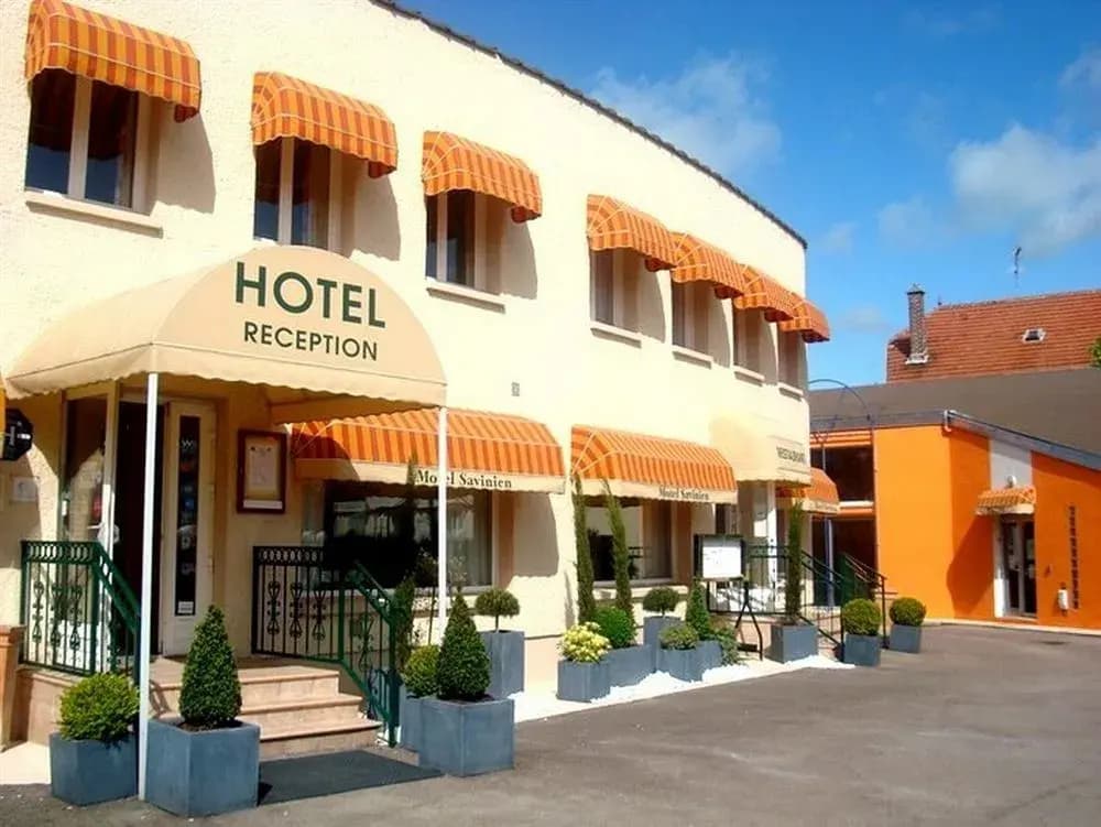 Motel Savinien - Photo 1