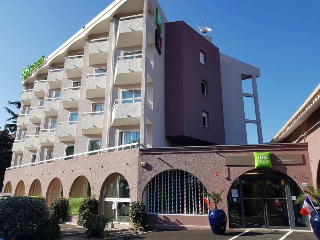 ibis Styles Fréjus Saint-Raphaël - Photo 1