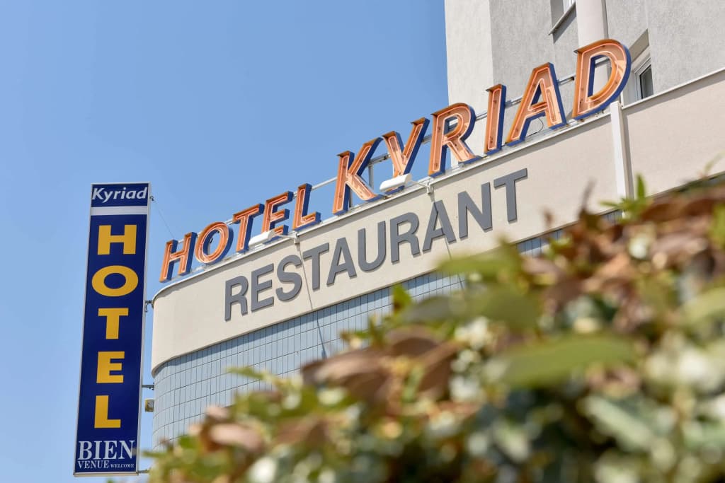 Hotel Kyriad Saint Etienne Centre - Photo 1