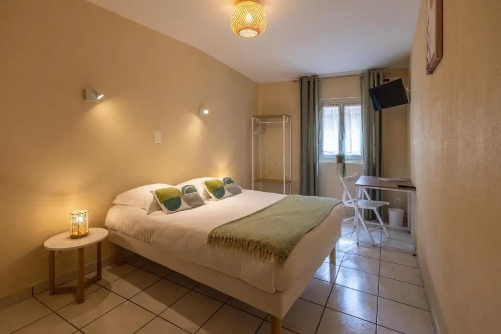 L'Aptois Hotel - Photo 1