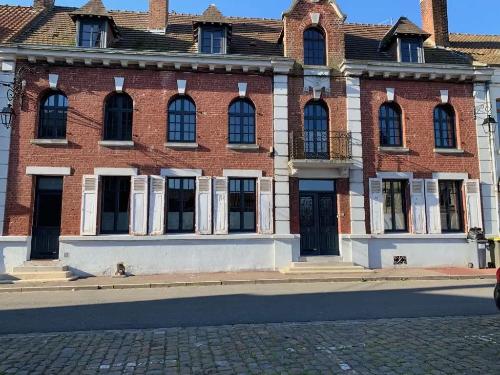 6 place de la détente - Photo 1
